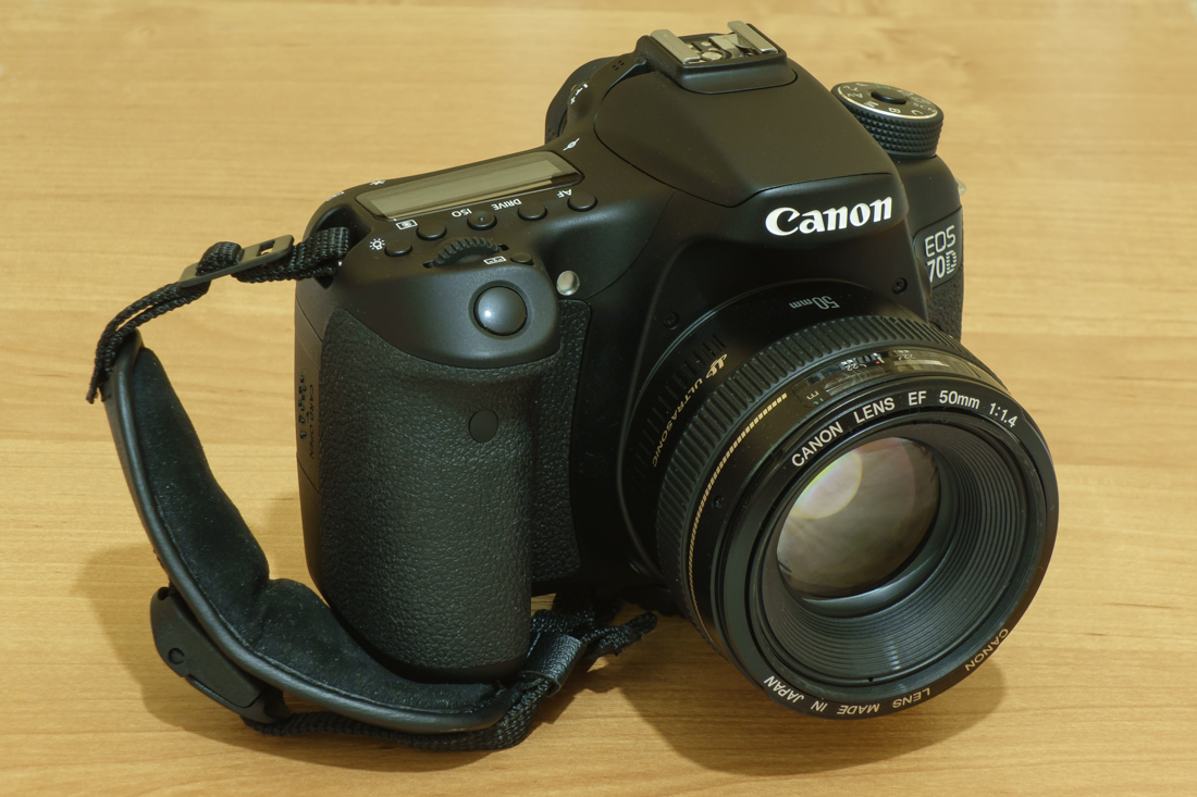 Камера Canon EOS 70D с объективом Canon EF 50mm f/1.4 USM Камера Canon EOS 70D с объективом Canon EF 50mm f/1.4 USM